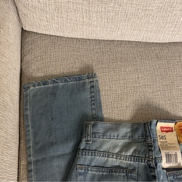 Levi's Classic Blue Straight Jeans - Picture 5 of 5